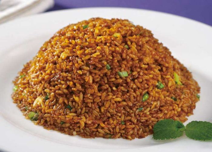 酱油蛋炒饭的简单做法鲜香味美营养好吃不错的主食之选