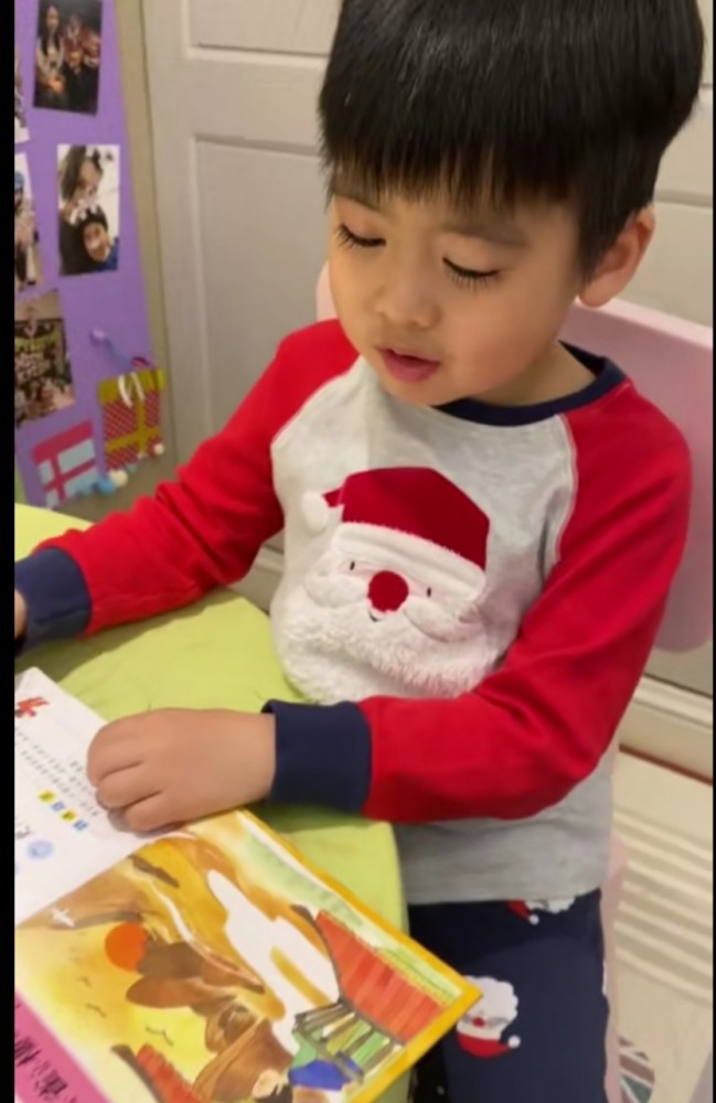 林志颖晒双胞胎儿子吃番茄近照,凯凯侧颜意外抢眼,大眼长睫毛颜值超越