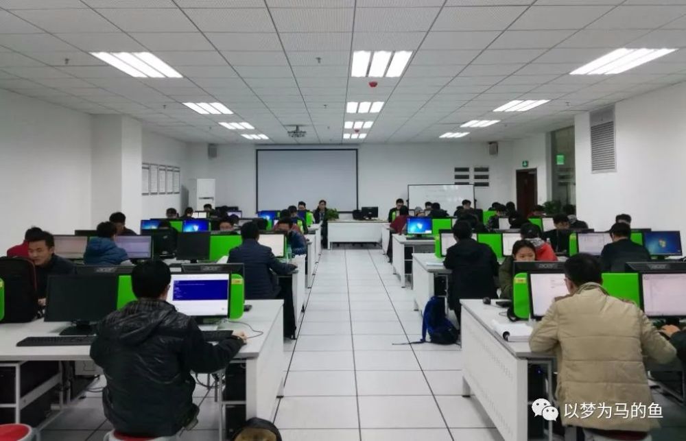 2020计算机专业大学_2020大学生就业报告:计算机专业持续领跑!这些专业被(2)