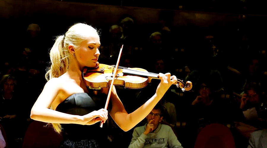 人物志·安娜塔西亚,乌克兰裔,史上最美的小提琴演奏家!