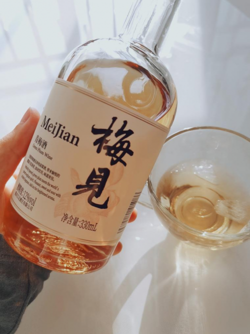 一杯梅见青梅酒留住春日的一口酸甜