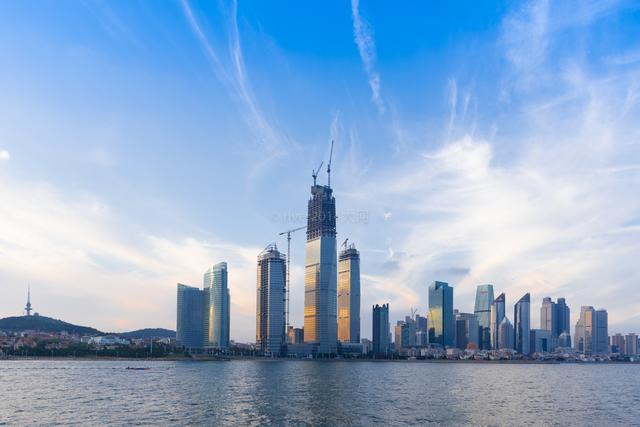 青岛第一高楼高369米靠实力成为青岛新地标