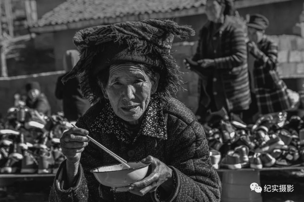 廖国平:集市上的他与她