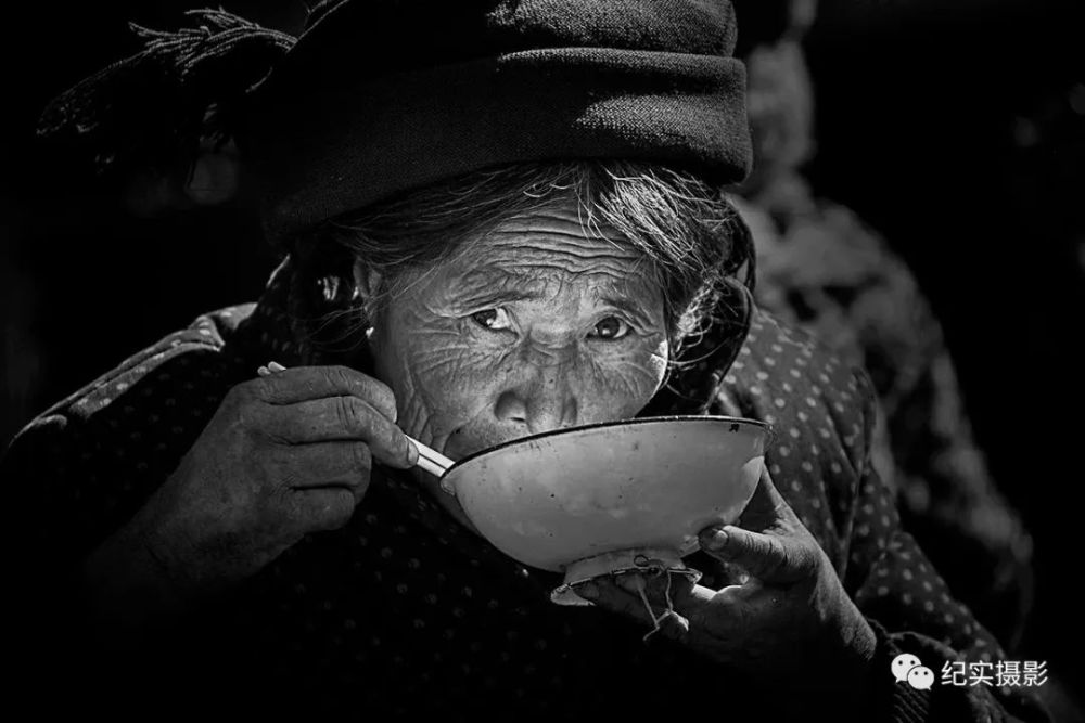 廖国平:集市上的他与她