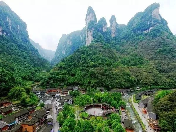德夯风景区湖南省十大风景区之一这里有吉首市地处武陵山区中心腹地