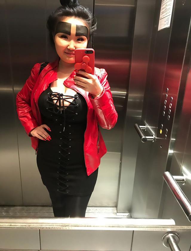 俄罗斯女子钟爱粗眉宽度占满大半个额头走红网络粉丝遍布全球