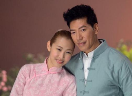 让人印象最深刻的就是他饰演的乌鸦哥,干掉东星骆驼大哥自己准备上位