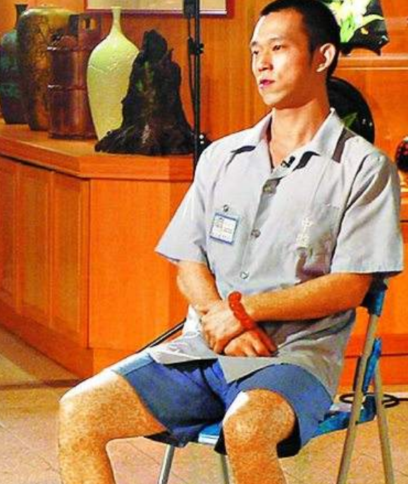 这部电影十分的感人,最大的成功就是小演员颜正国的演技,小时候那么