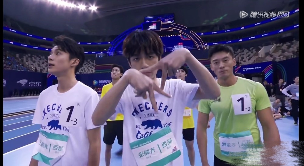 r1se人在r的手势在