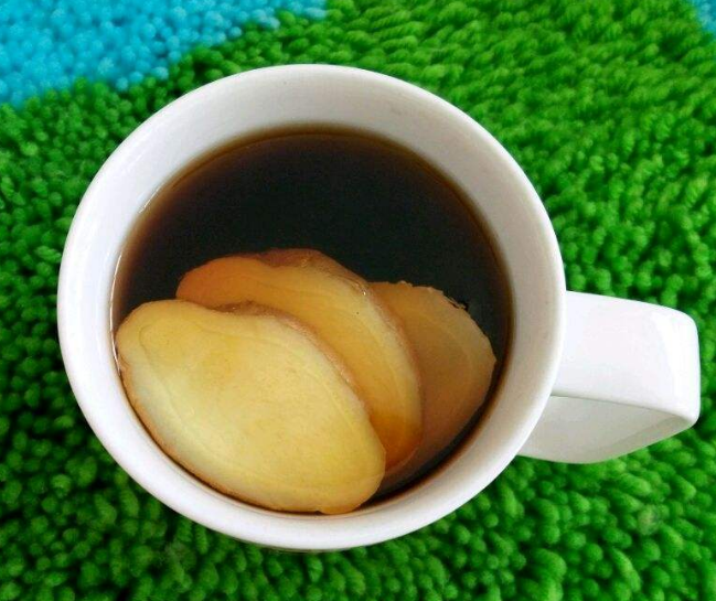 女生生理期时,男生不要再傻傻的说"多喝热水"了,这3件事要做到