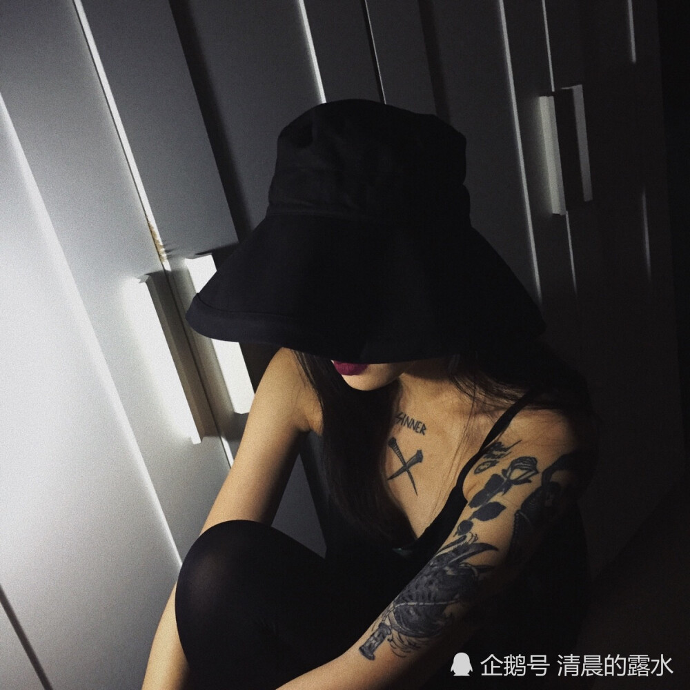低调不露脸の女生头像小孩子才怕分开大人只在惦记何时才能重逢