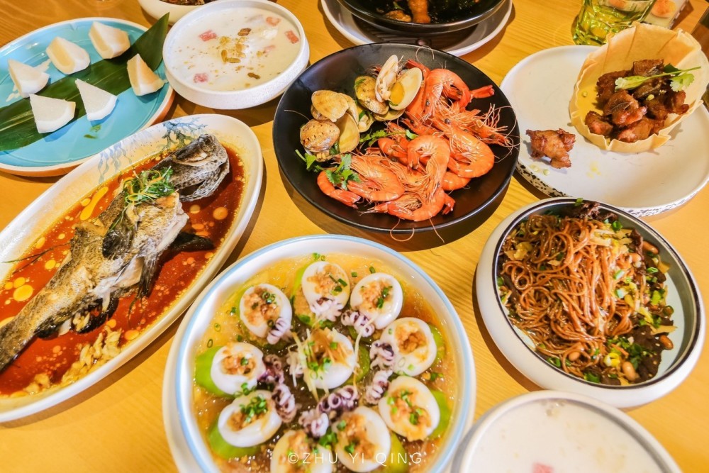 三亚深受游客喜爱的美食广场海边夜宵吃到凌晨本地人也爱去