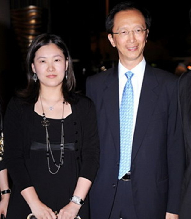 结婚十八年伏明霞幸福肥嫁给爱情的样子