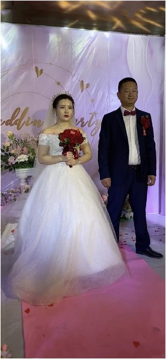 网红giao哥结婚现场曝光笑容灿烂一脸憨厚新娘表情却耐人寻味