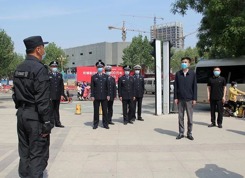 冠县县委书记前去慰问一线民警