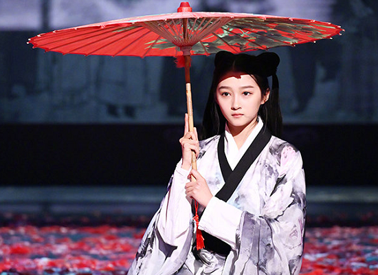 关晓彤王牌重演青萍认真演戏的她刷新了观众的认知