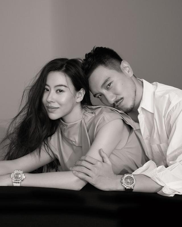 王阳明携妻子拍杂志封面两人甜蜜相依蔡诗芸产后身材恢复如初