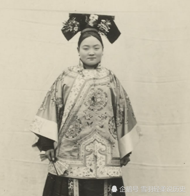 老照片:李鸿章的小妾美丽惊艳,填房夫人圆润端庄!