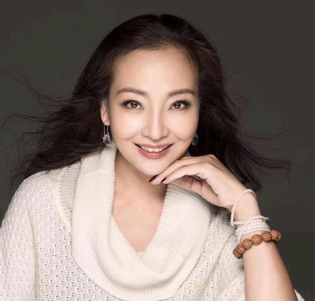 演员马羚露面诉苦,称自己不小心撞人后立马道歉,对方没听懂还急眼