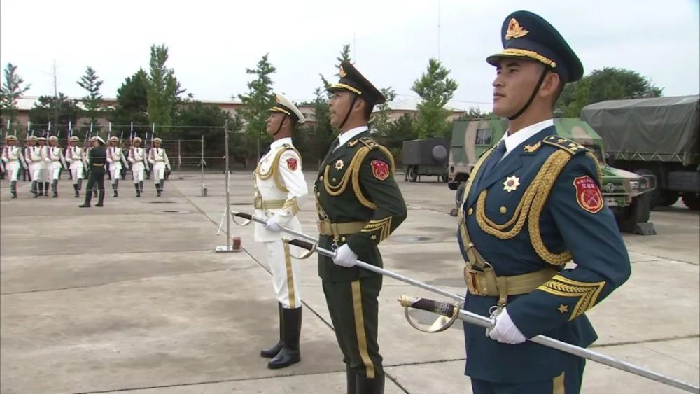 仪仗兵郝卫坚一举一动代表国家尊严