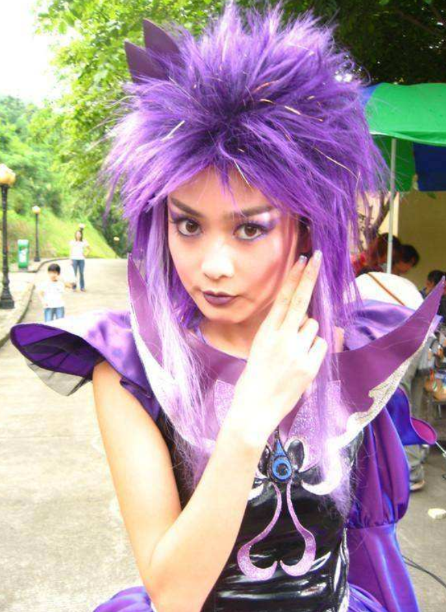 有种惊艳叫33岁的"黑魔仙小月",就算身穿原谅绿,也美到不行