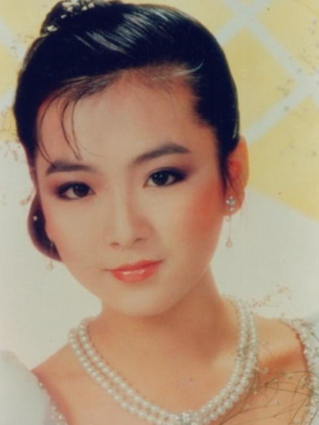 拍这部戏时,她认识了同剧演员李兴国,长着一张圆圆脸,水灵可爱又甜美