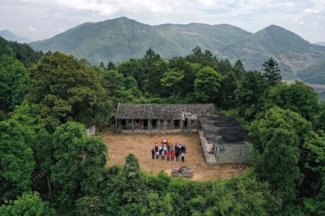 英都镇仕林村旧校舍改建为文殊书屋