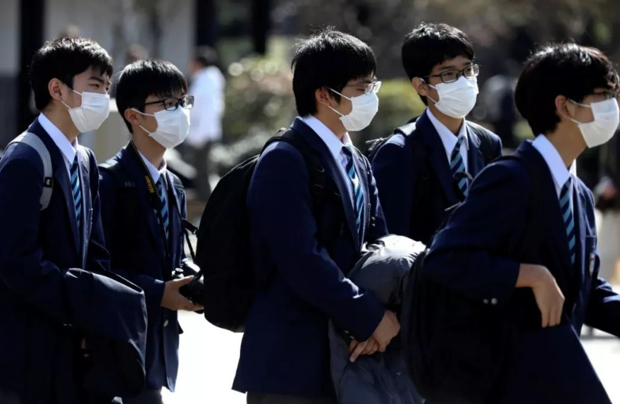 疫情之下家庭经济陷入困境 日本学生团体要求用国家预算使学费减半 腾讯新闻