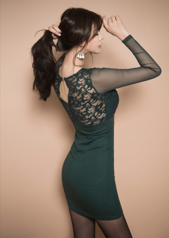 美人图鉴郑有贞:侠骨柔风墨绿暗花纹薄纱连衣裙