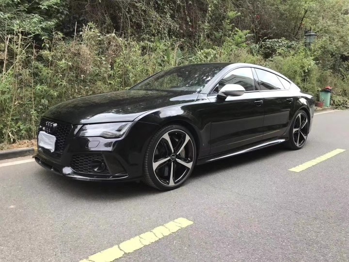 16年奥迪rs7 黑色黑格子皮内,经典银耳,经典轮毂