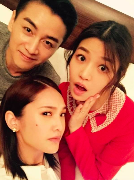 陈妍希|小星星显贪吃，陈晓拍全家福，陈妍希却分心阻止儿子偷咬棒棒糖