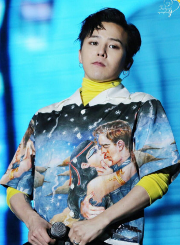 权志龙出现在jennie直播间他们也在场网友成团出道吧