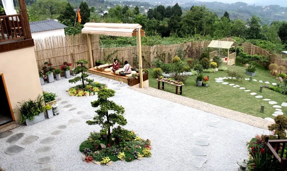 靠山而建民宿小院诗意栖居徜徉山间