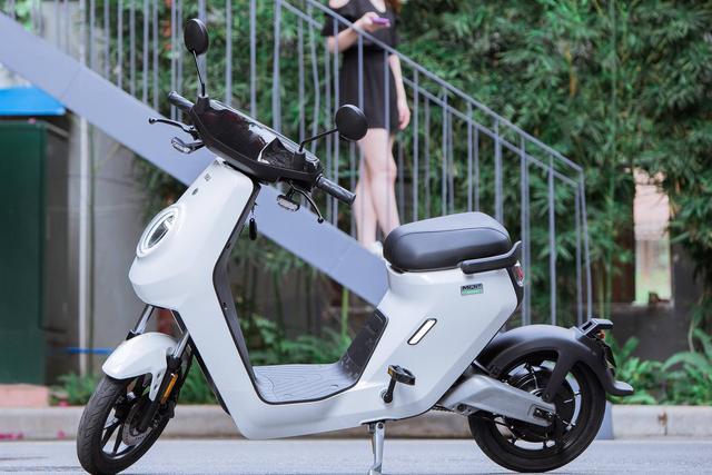 短距出行首选?小牛mqi2轻体验:特斯拉同款电池,续航很猛