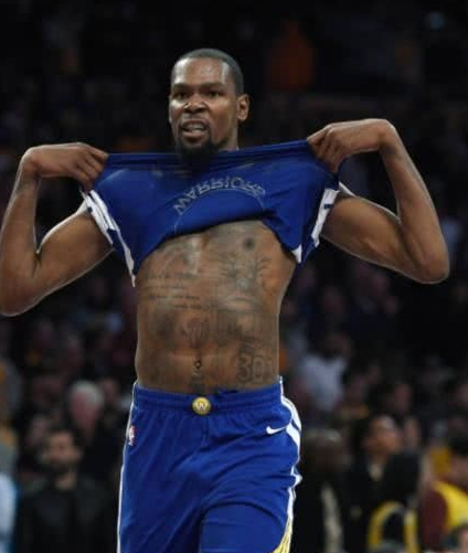 给nba球星腹肌打分,阿杜不及格 詹皇60分 伊巴卡80分