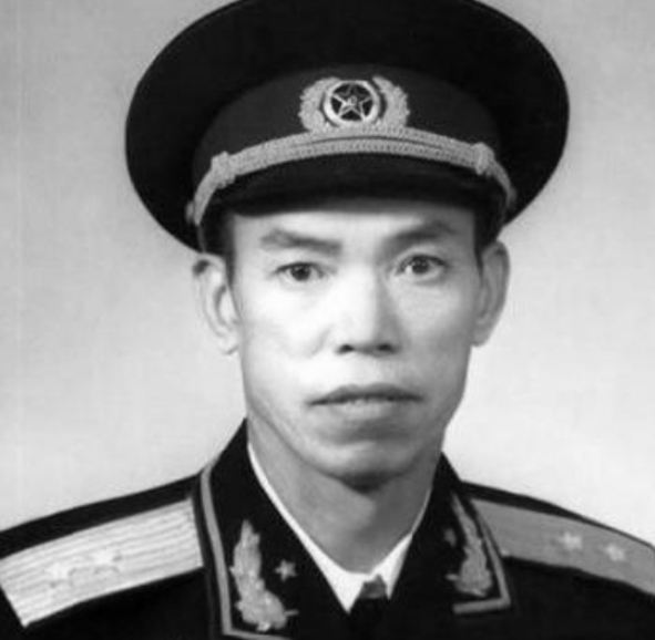 他是少将中行政级别最高之人,授少将军衔,