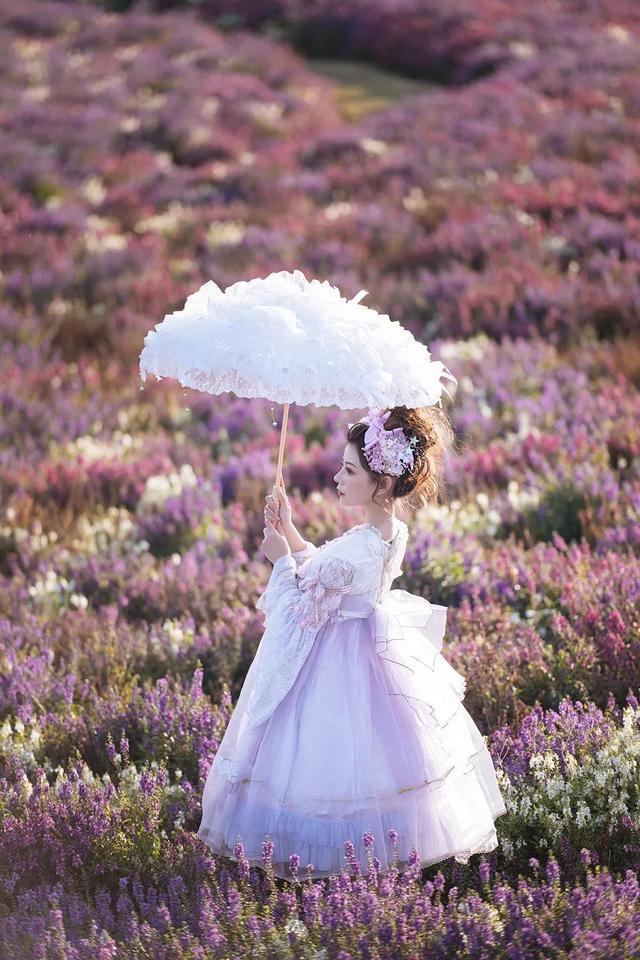 正是春暖花开时尼康z7拍摄花海中的少女