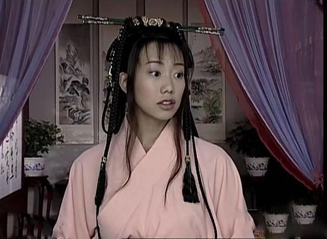 这个角色的:楚楚可怜,五官精致,而在电视剧中吴辰君饰演的孔慈却是小