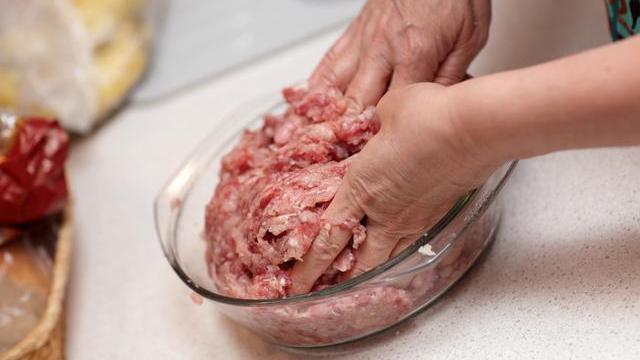 青花椒和红花椒 买哪种 不懂别乱用 大厨教你区别 菜肴味更香 腾讯新闻