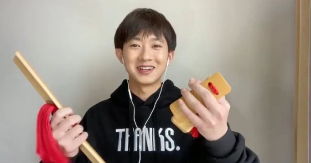 父亲这回不仅不反对还对他的表演要求相当高小泥鳅可得好好表演哦其实