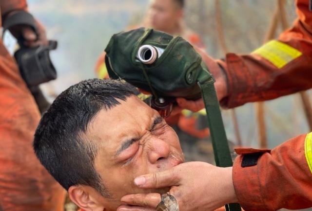 30岁他右眼被浓烟熏肿用坚守诠释劳动最光荣