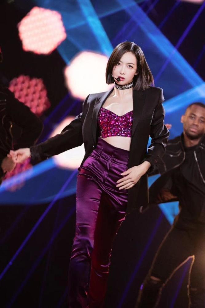 创3导师宋茜的主题曲直拍,跳舞水平远不如从前_腾讯新闻