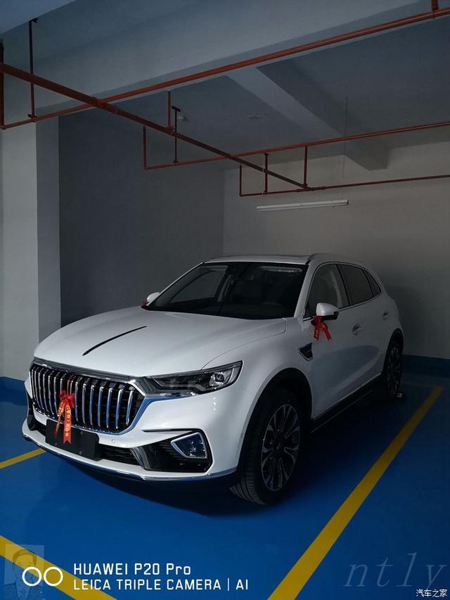 最美国产轿跑红旗hs5,慢慢科技豪华感!