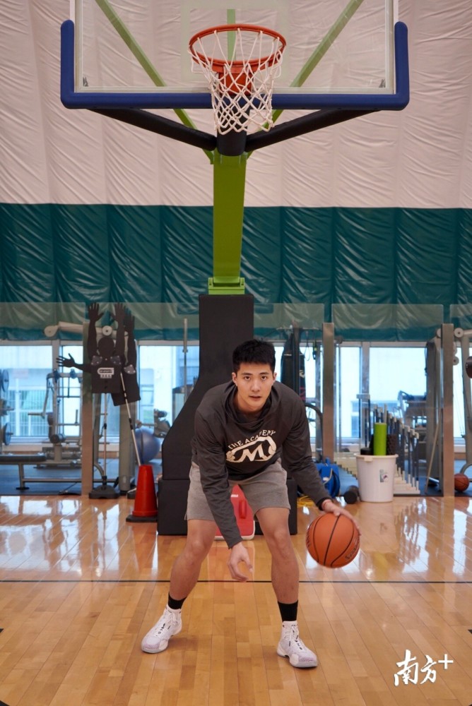 汕头大学篮球队队员朱松玮:青春赛场永不言弃