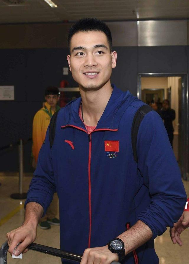 中国女排趣闻李童张常宁喊你用嘴给排球打气