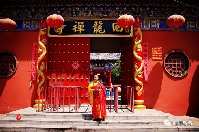 淮阳豆门有座回龙禅寺寺里有位年轻的住持