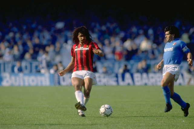 32年前意甲榜首战ac米兰古力特pk马拉多纳,这些经典照片你见过吗?