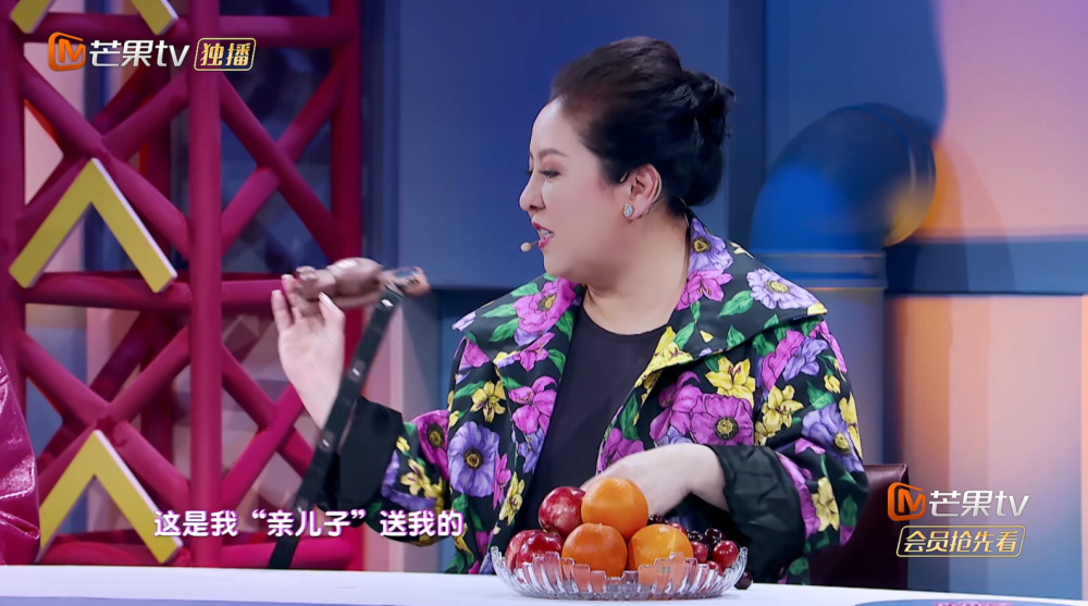 继《我家小两口》后,向太,向佐近期又合体加盟了另一档全新综艺《来自