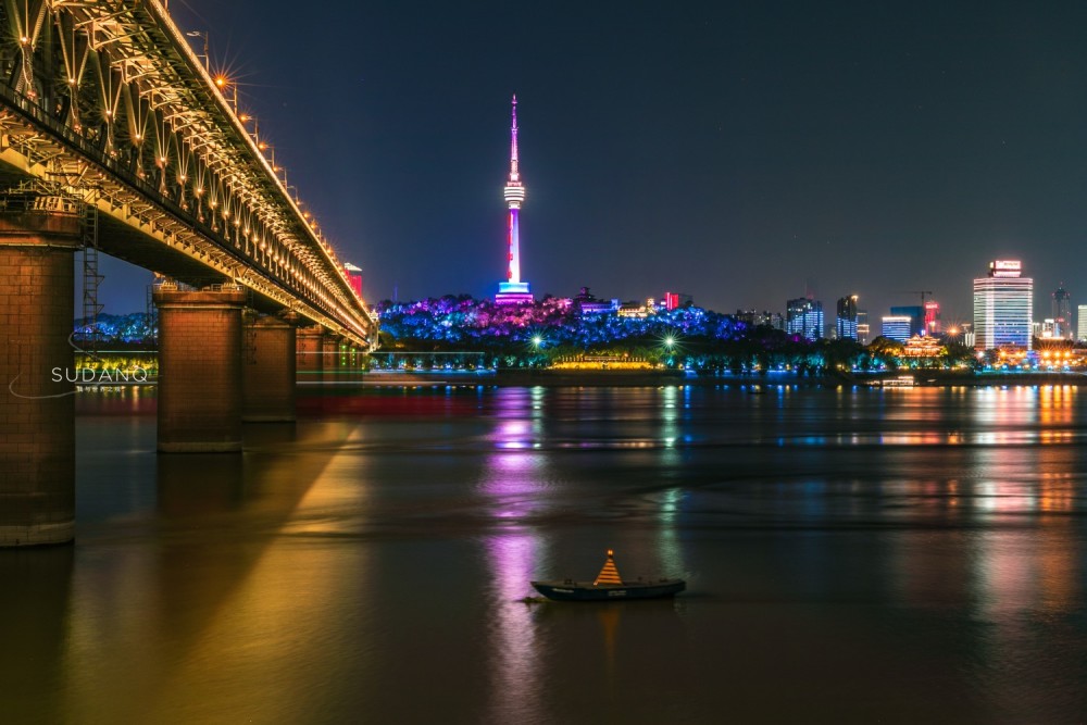 武汉这座大桥堪称长江第一黄鹤楼因其迁址外地游客必赏之