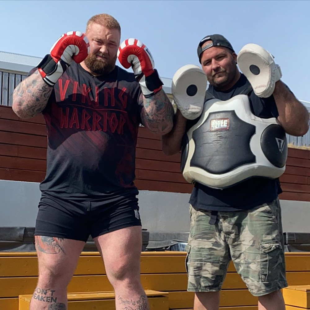 地表最强壮的男人!《权游》演员刷新世界纪录,硬拉501kg!_腾讯新闻